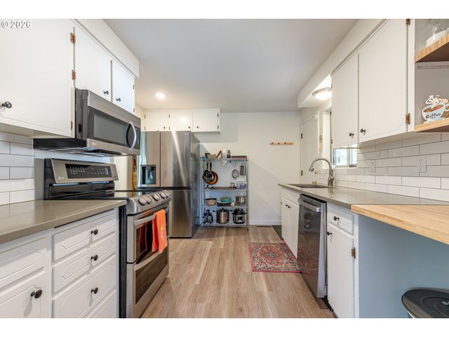 9715 Se RAMONA St, Portland, OR 97266
