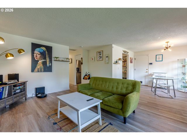 9715 Se RAMONA St, Portland, OR 97266