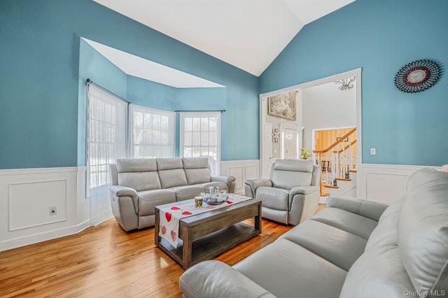 10 Ashley Loop, Northport, NY 11768