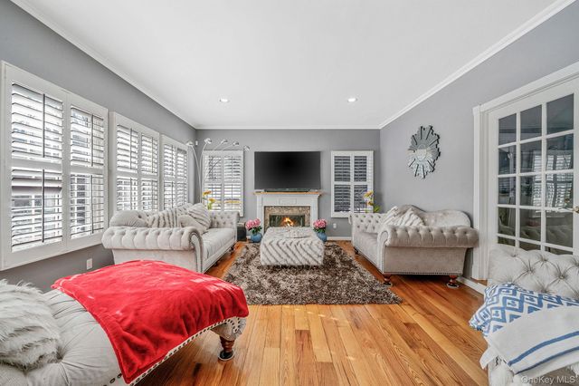 10 Ashley Loop, Northport, NY 11768