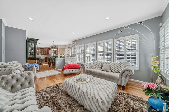 10 Ashley Loop, Northport, NY 11768