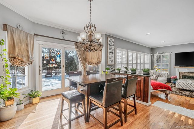 10 Ashley Loop, Northport, NY 11768