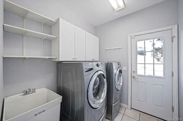 10 Ashley Loop, Northport, NY 11768