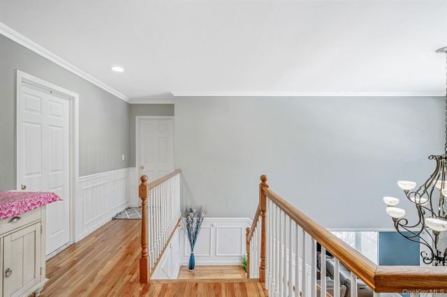 10 Ashley Loop, Northport, NY 11768