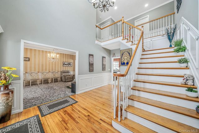 10 Ashley Loop, Northport, NY 11768