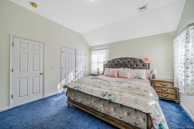 10 Ashley Loop, Northport, NY 11768