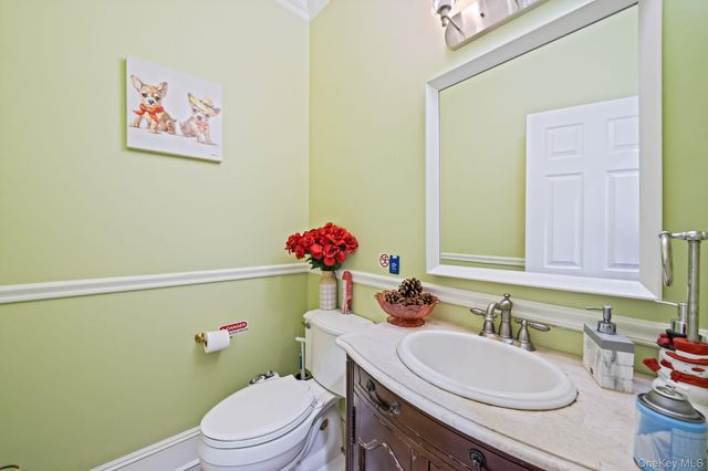 10 Ashley Loop, Northport, NY 11768