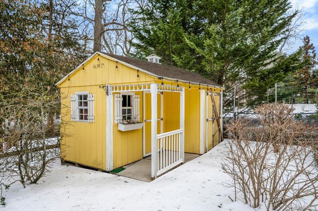 10 Ashley Loop, Northport, NY 11768