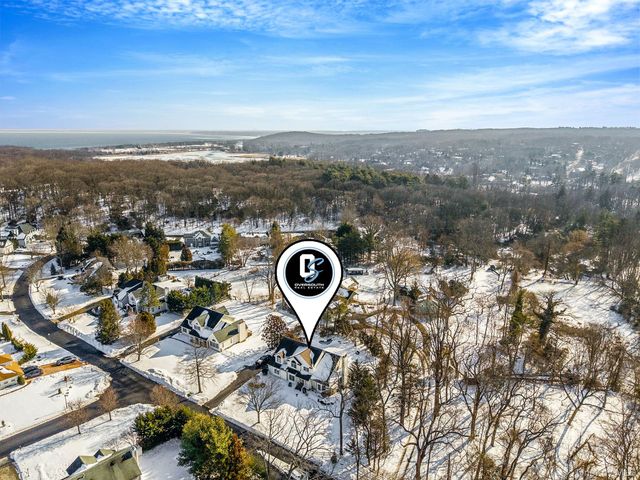 10 Ashley Loop, Northport, NY 11768