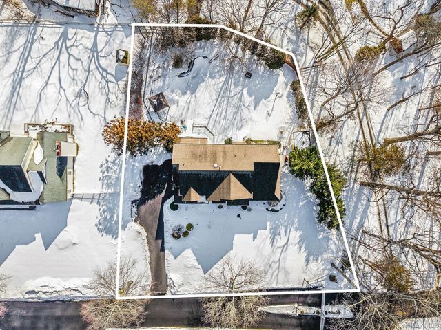 10 Ashley Loop, Northport, NY 11768