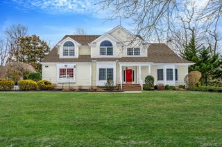 10 Ashley Loop, Northport, NY 11768