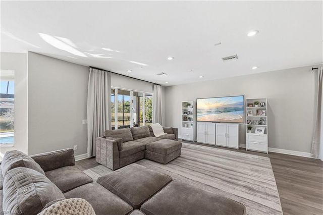 10392 Spruce Pine CT, Fort Myers, FL 33913