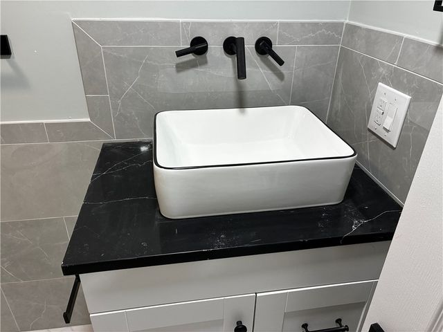 7 Michigan Avenue, Warwick, RI 02888