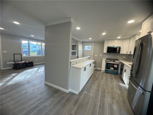 7 Michigan Avenue, Warwick, RI 02888