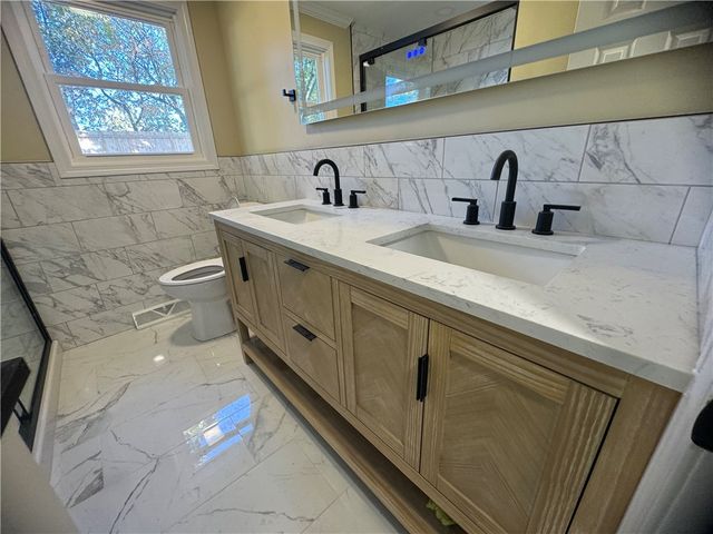 7 Michigan Avenue, Warwick, RI 02888