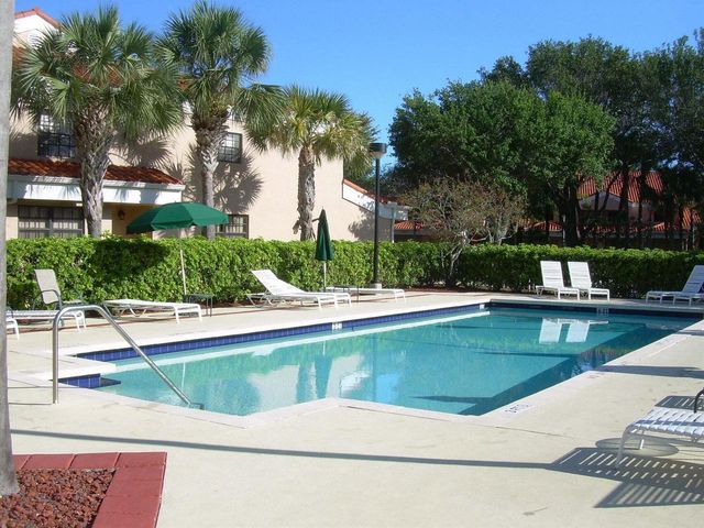 17396 Boca Club Boulevard 104, Boca Raton, FL 33487