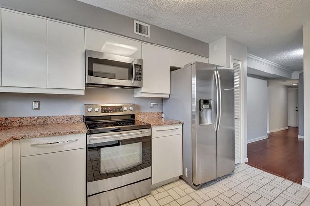 17396 Boca Club Boulevard 104, Boca Raton, FL 33487