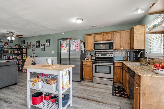 202 Hedgerow Lane, Lewisville, TX 75057