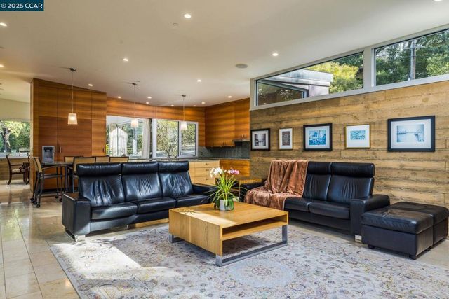 2 2 Crane Ct, Orinda, CA 94563