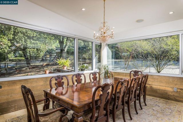 2 2 Crane Ct, Orinda, CA 94563