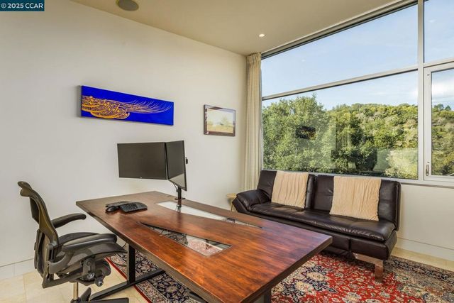 2 2 Crane Ct, Orinda, CA 94563