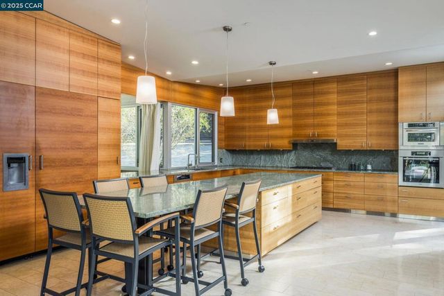 2 2 Crane Ct, Orinda, CA 94563