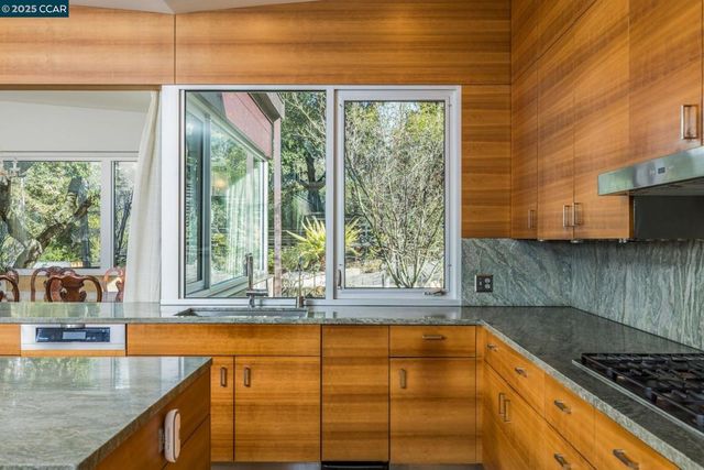 2 2 Crane Ct, Orinda, CA 94563