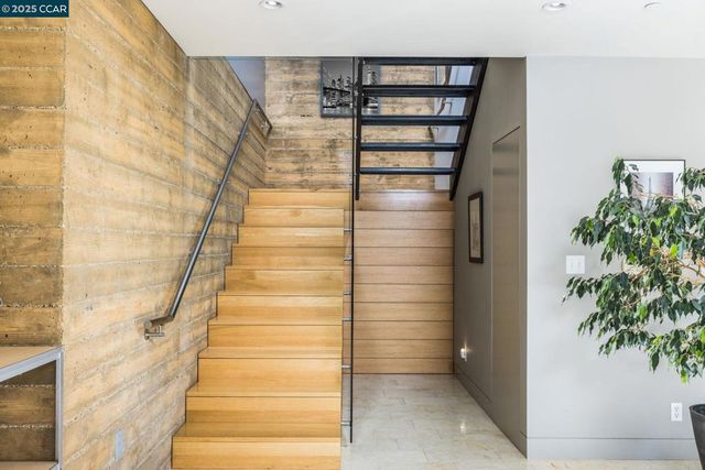 2 2 Crane Ct, Orinda, CA 94563