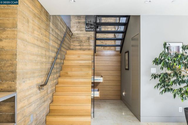 2 2 Crane Ct, Orinda, CA 94563