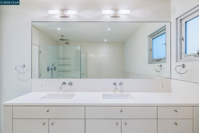 2 2 Crane Ct, Orinda, CA 94563