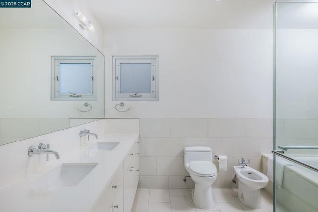 2 2 Crane Ct, Orinda, CA 94563