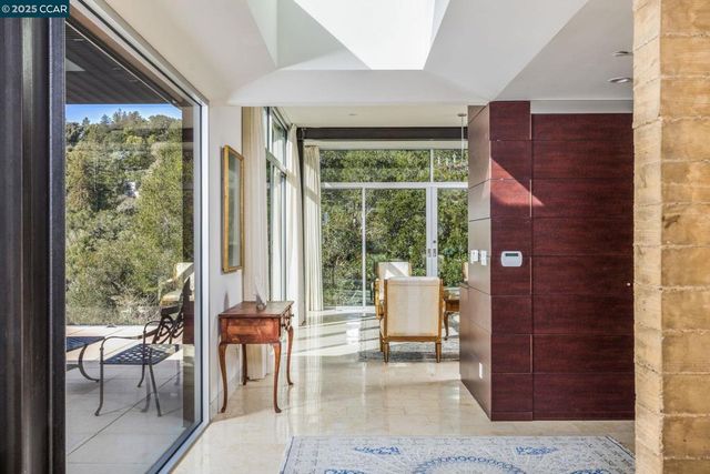 2 2 Crane Ct, Orinda, CA 94563