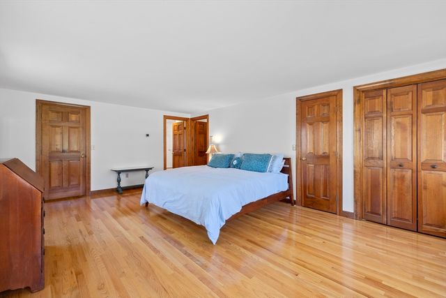 60 Cambridge Rd, Hampstead, NH 03841