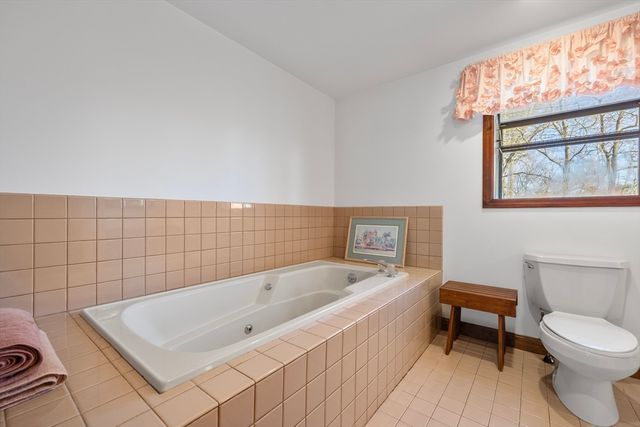 60 Cambridge Rd, Hampstead, NH 03841