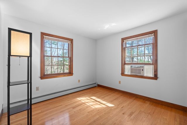 60 Cambridge Rd, Hampstead, NH 03841