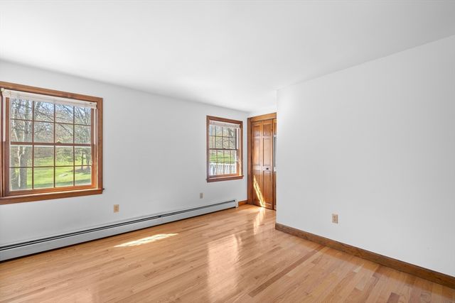 60 Cambridge Rd, Hampstead, NH 03841