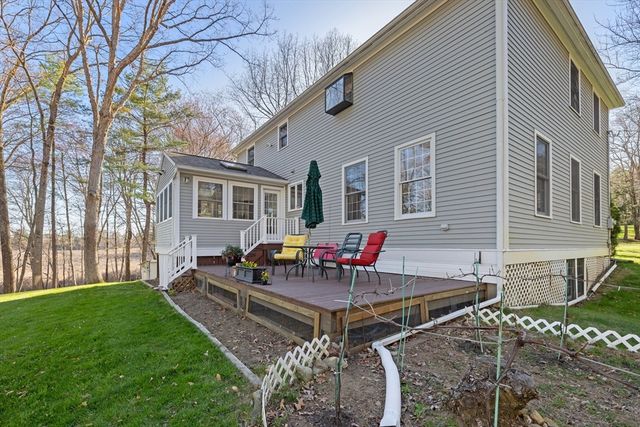 60 Cambridge Rd, Hampstead, NH 03841