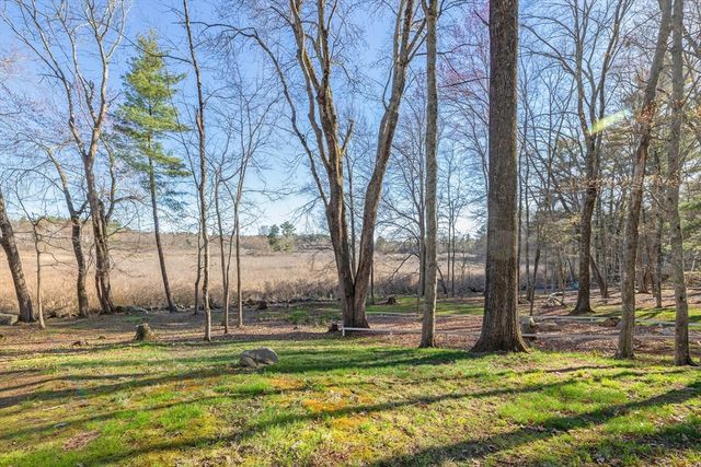 60 Cambridge Rd, Hampstead, NH 03841