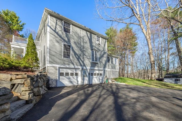 60 Cambridge Rd, Hampstead, NH 03841