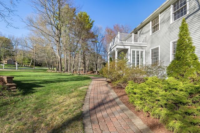 60 Cambridge Rd, Hampstead, NH 03841