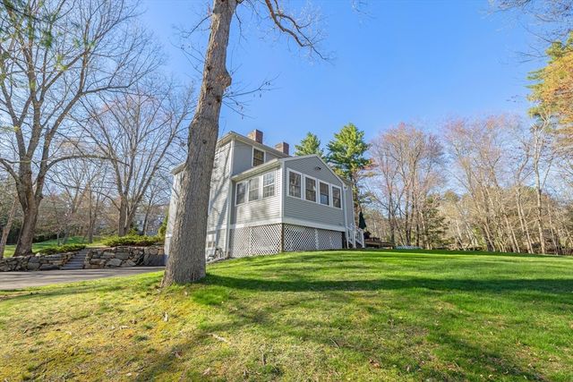 60 Cambridge Rd, Hampstead, NH 03841