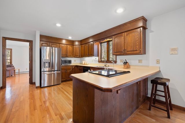 60 Cambridge Rd, Hampstead, NH 03841