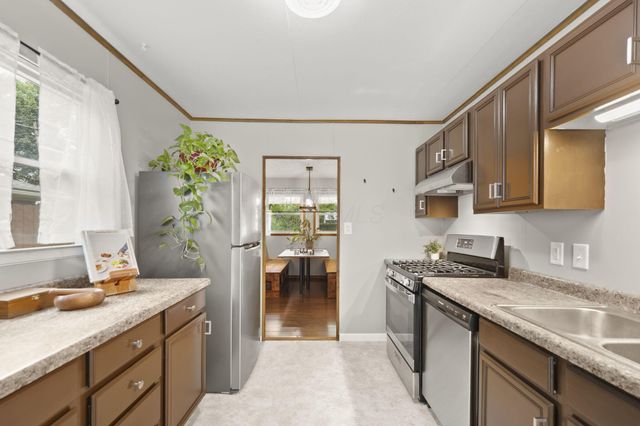 715 E Cooke Road, Columbus, OH 43214