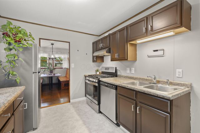 715 E Cooke Road, Columbus, OH 43214
