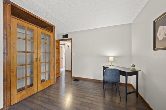 715 E Cooke Road, Columbus, OH 43214