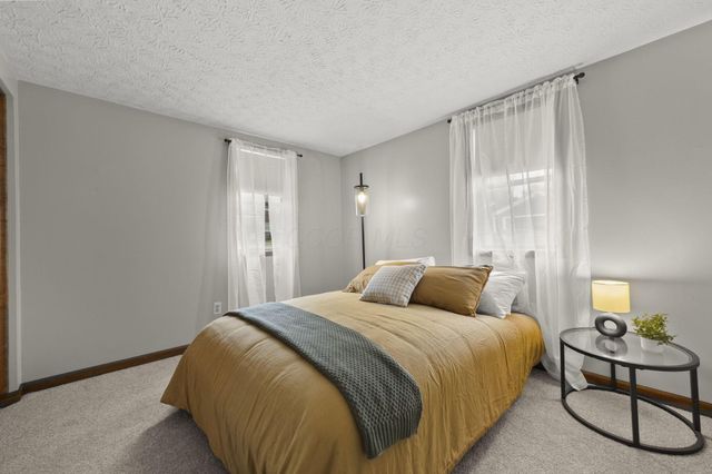 715 E Cooke Road, Columbus, OH 43214