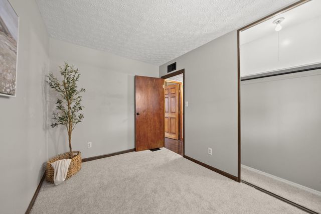 715 E Cooke Road, Columbus, OH 43214