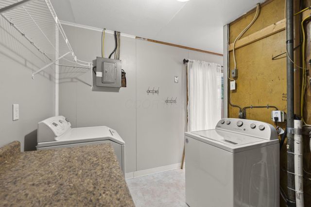 715 E Cooke Road, Columbus, OH 43214