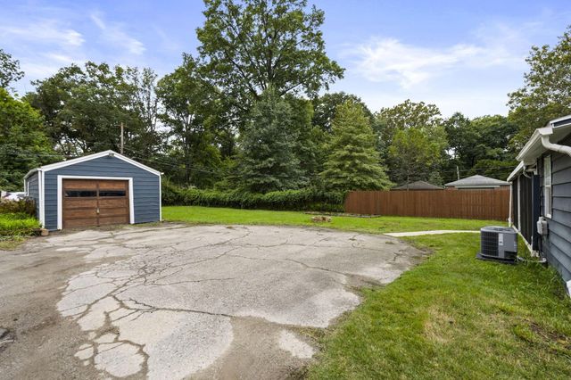 715 E Cooke Road, Columbus, OH 43214