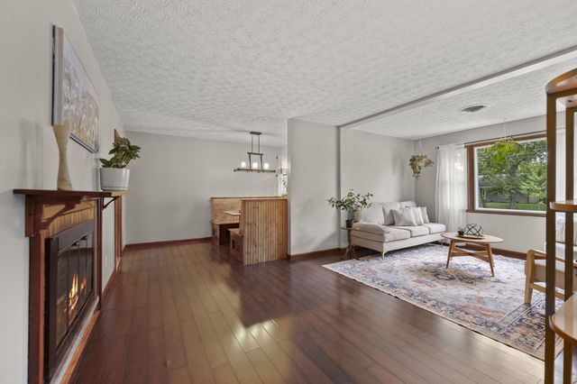 715 E Cooke Road, Columbus, OH 43214